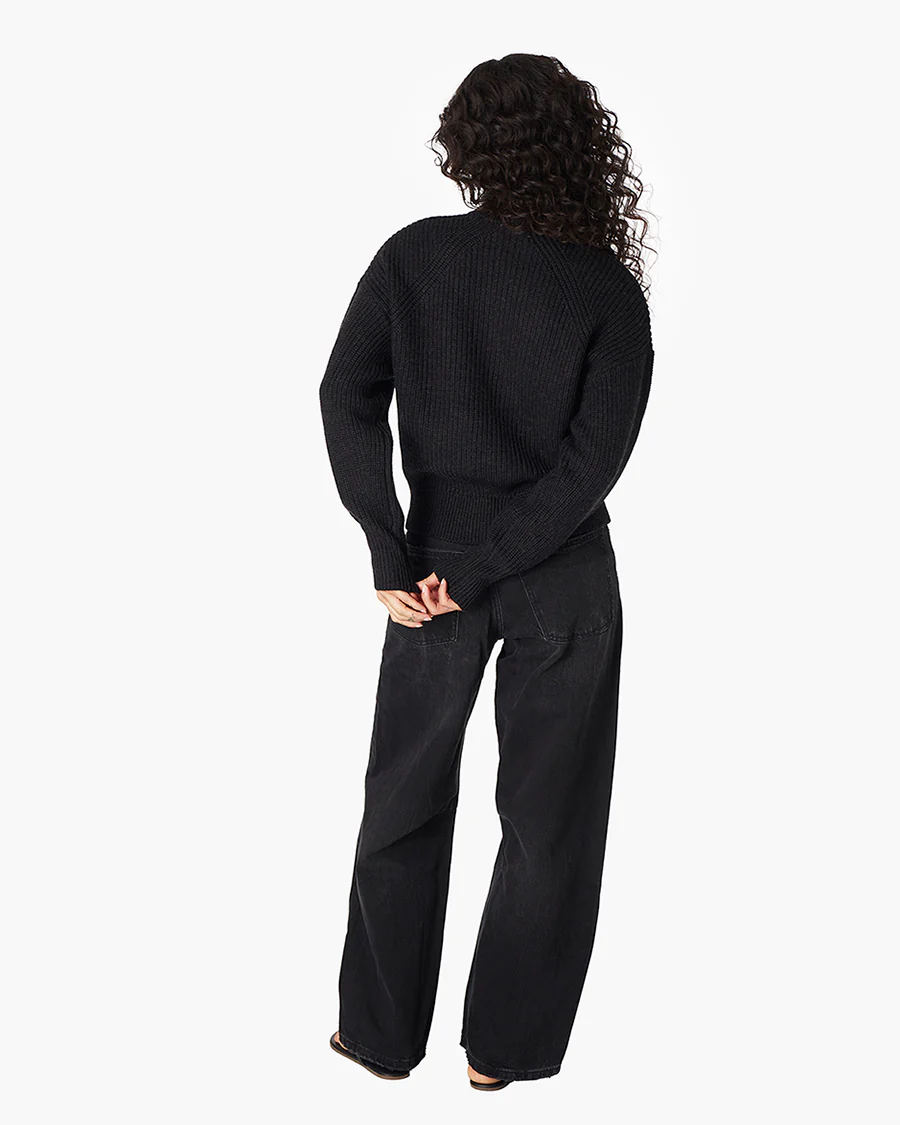 1581-merino-knit-crewneck-black-1.webp