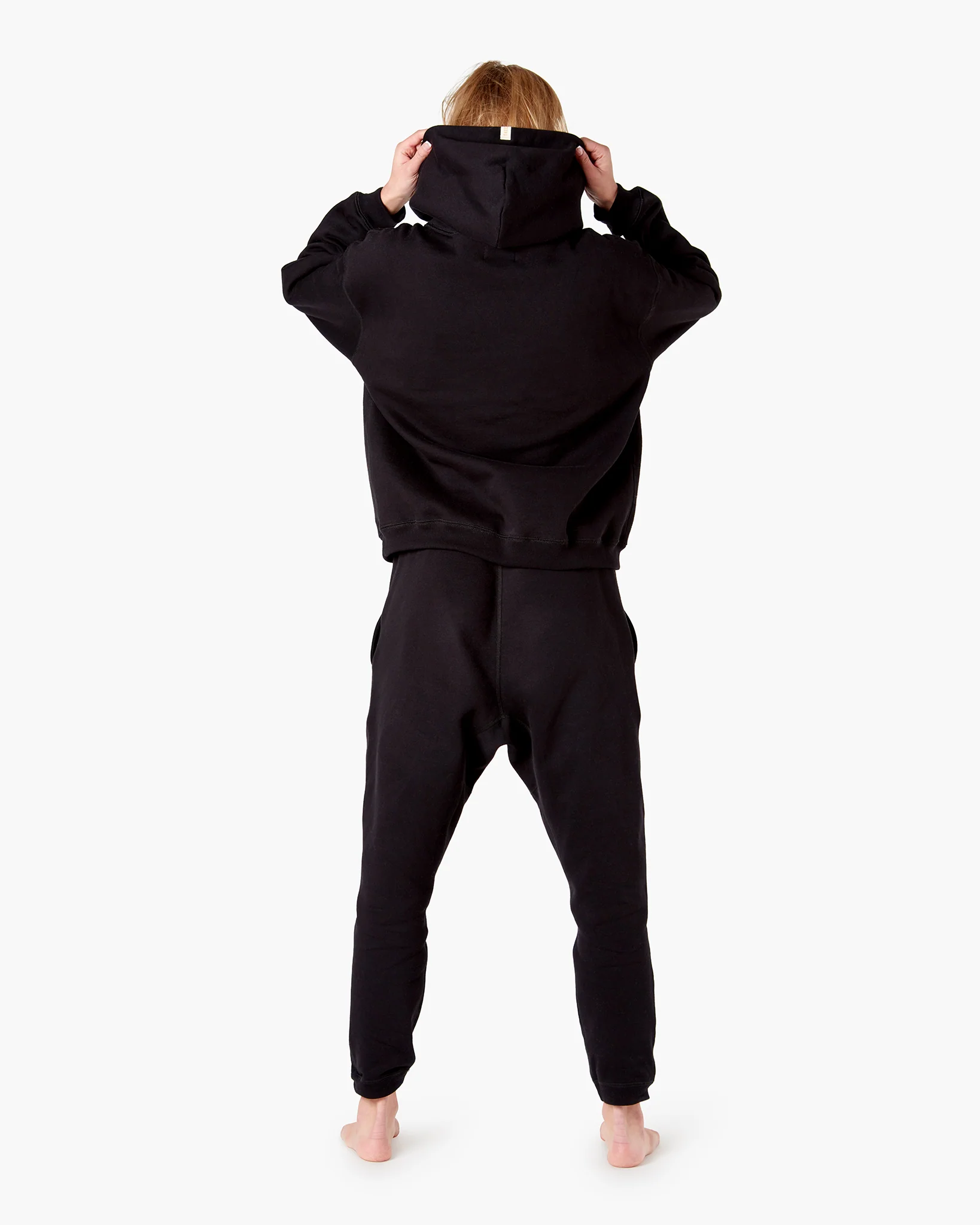2070-the-warm-jogger-black-1.webp