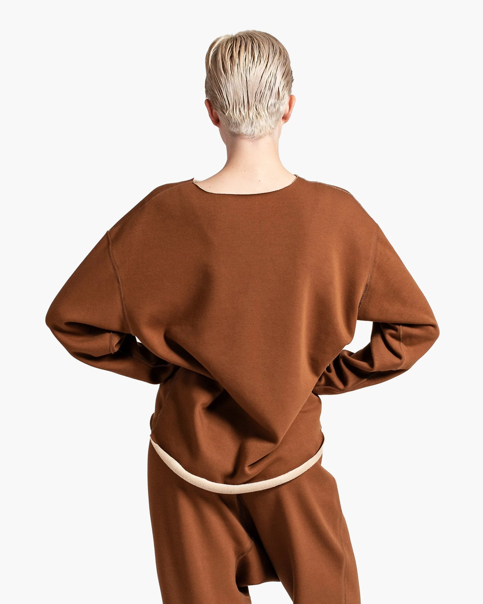 2170-sleek-top-almond-1.webp