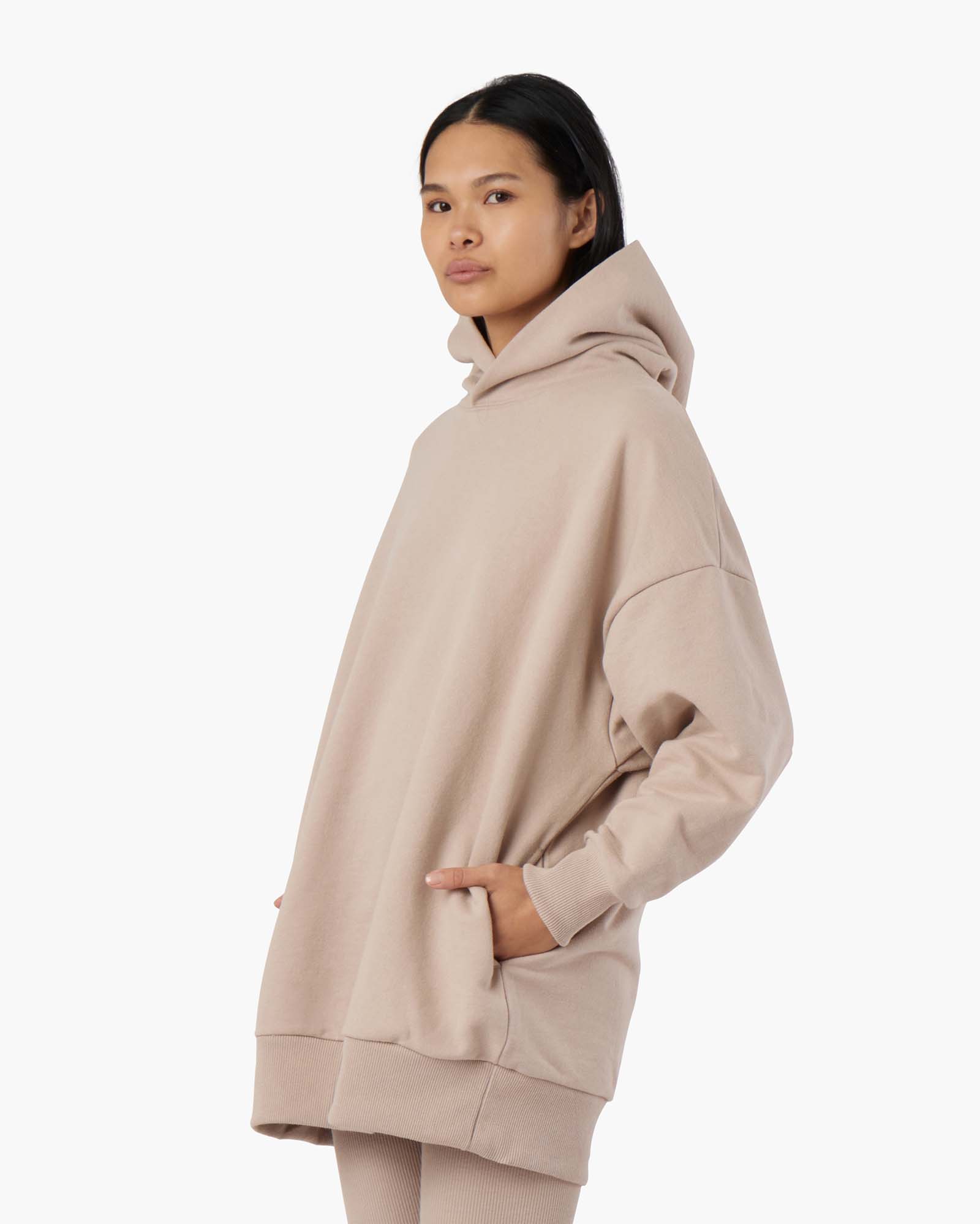 2176-oversized-hoodie-sandy-taupe-1.webp