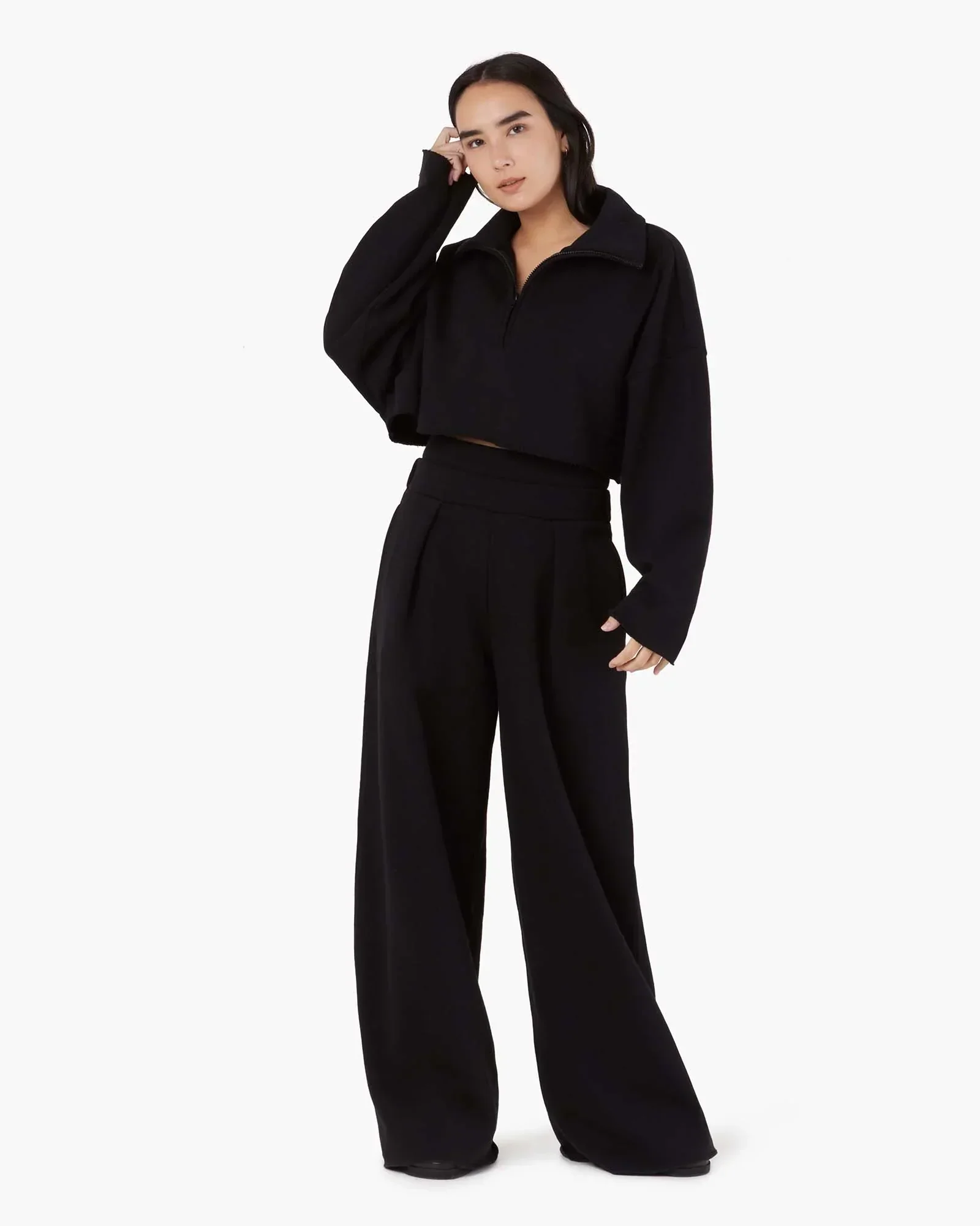 2209-core-fleece-cropped-half-zip-black-1.webp