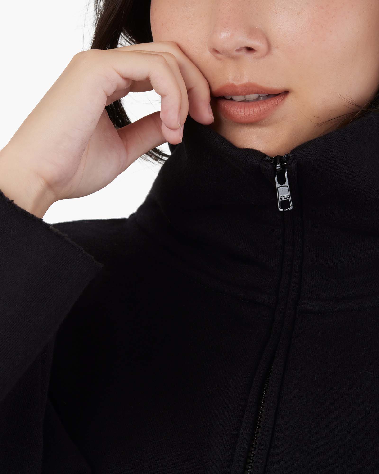 2209-core-fleece-cropped-half-zip-black-1.webp
