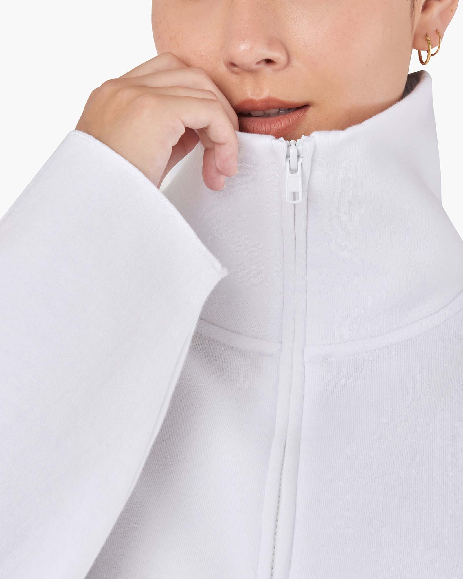 2213-core-fleece-cropped-half-zip-white-1.webp