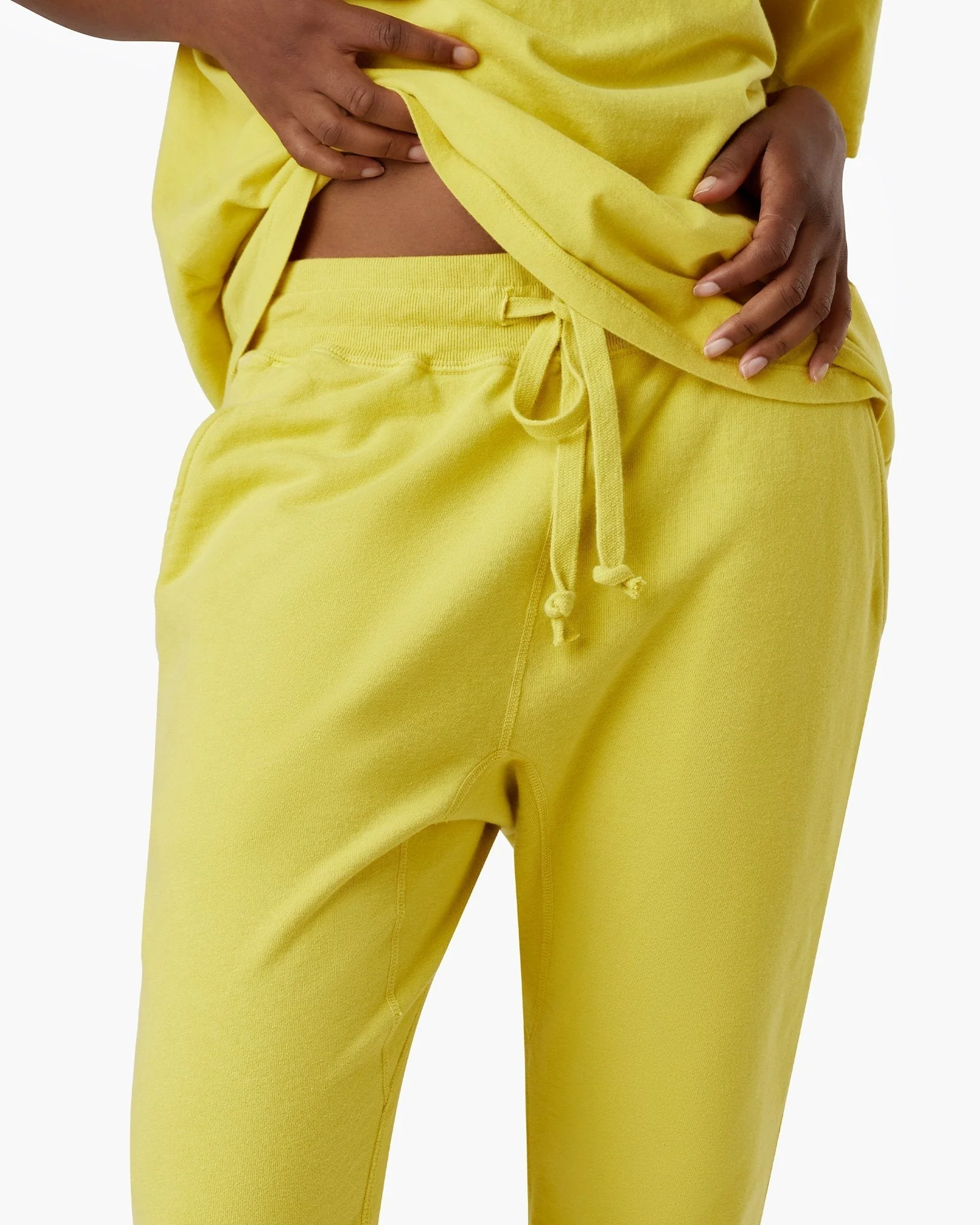 2306-core-sport-jogger-capri-lemon-1.webp