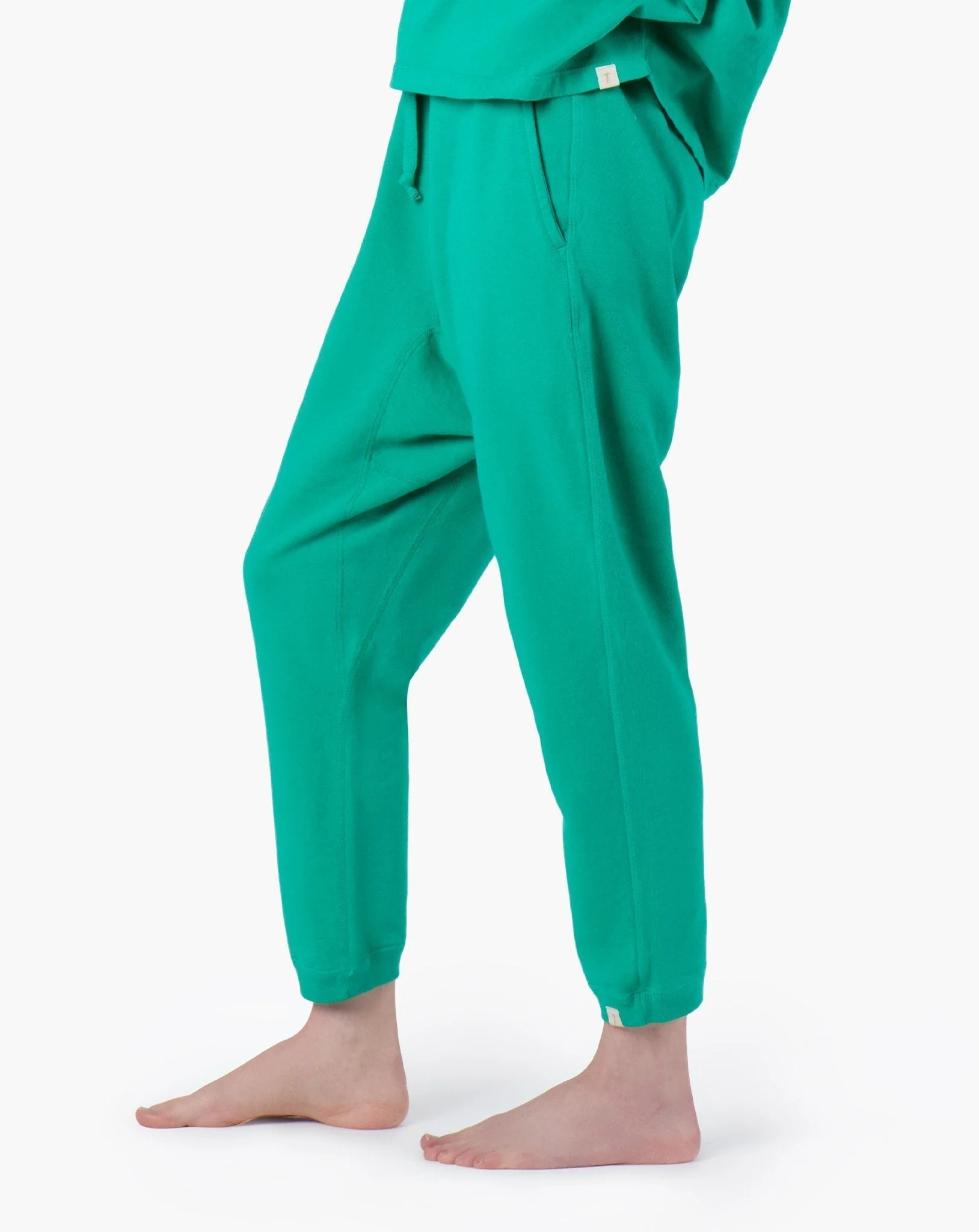 2487-core-jogger-shamrock-1.webp