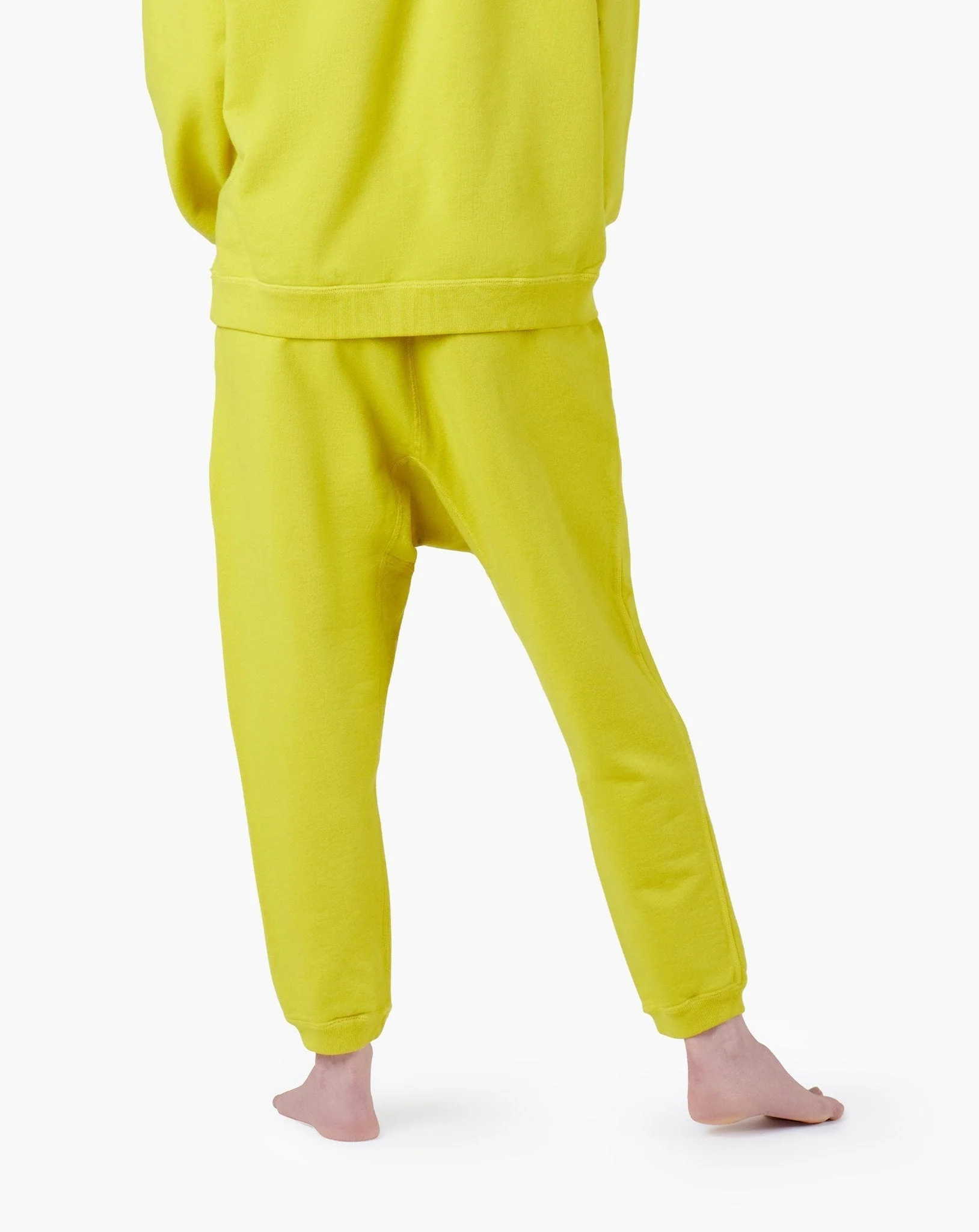 2501-core-jogger-capri-lemon-1.webp