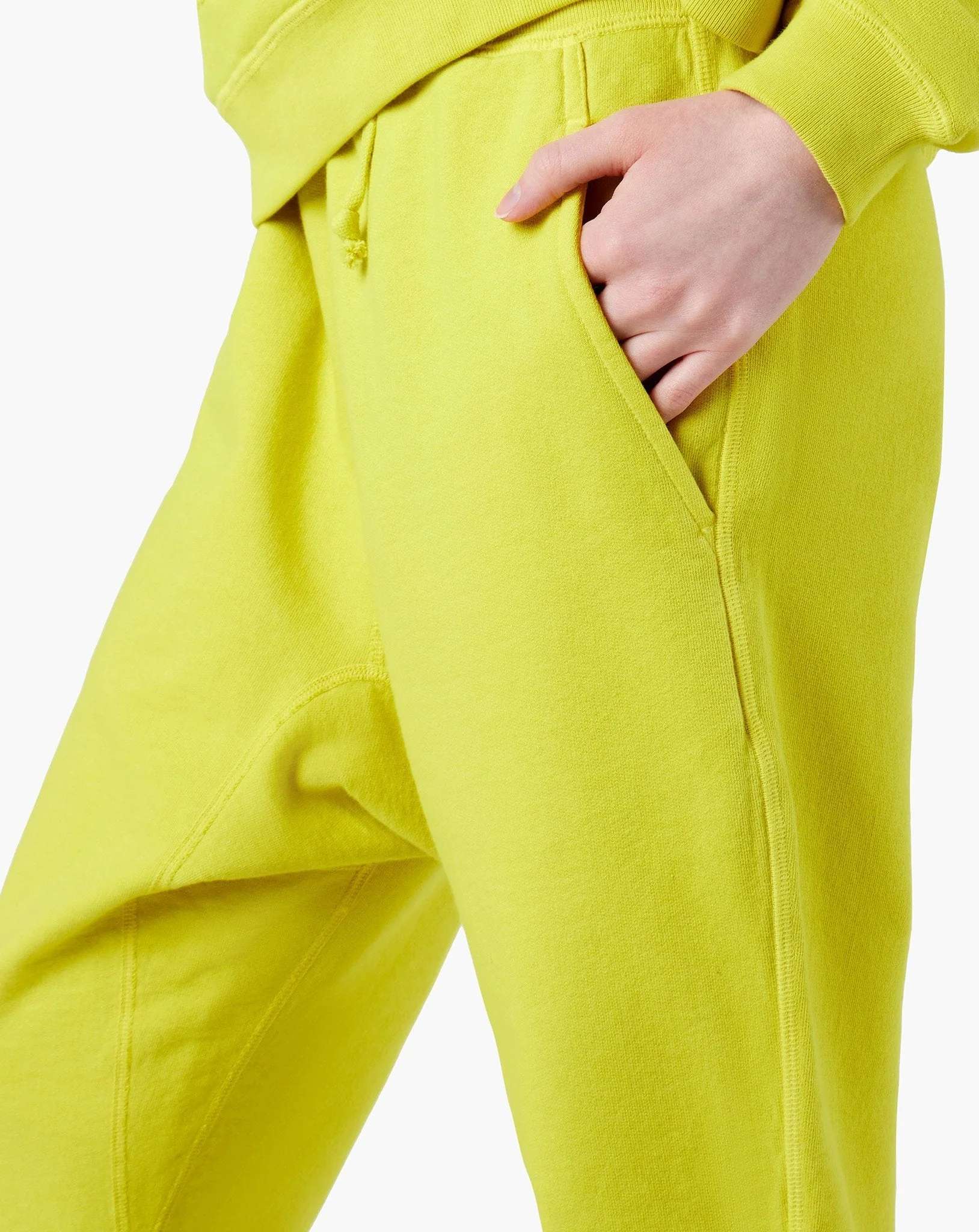 2501-core-jogger-capri-lemon-1.webp