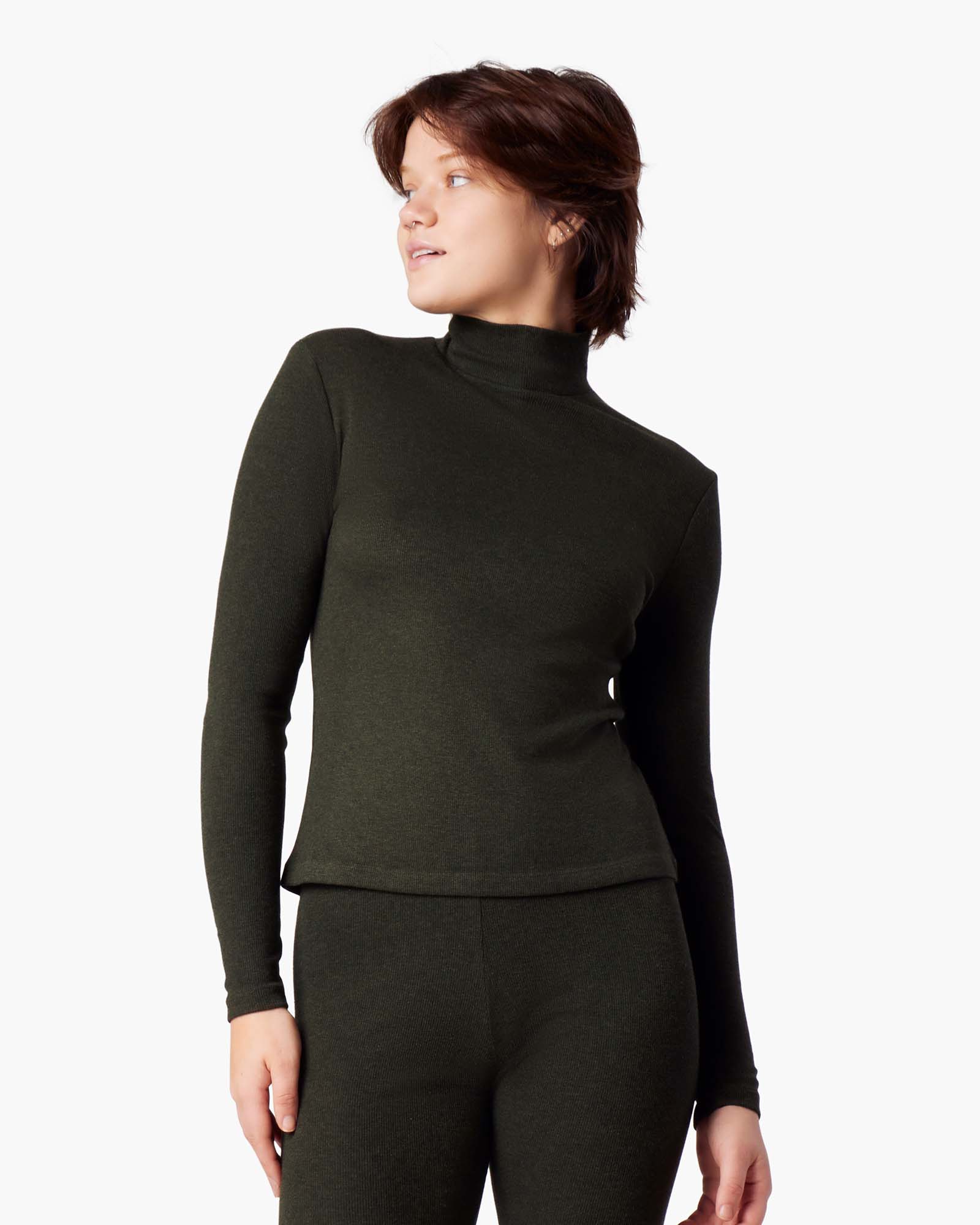 2789-super-rib-turtleneck-moss-1.webp