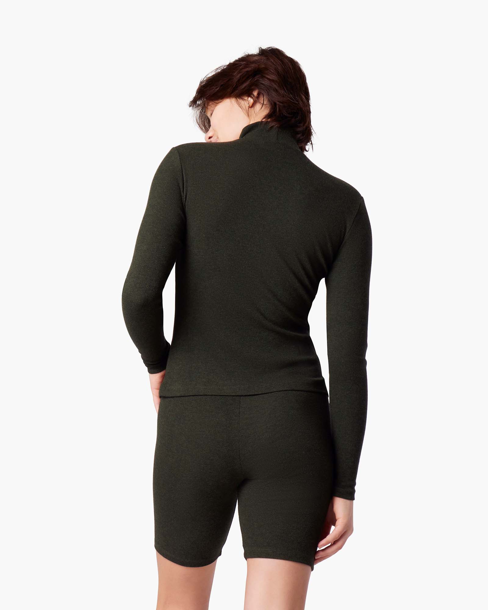 2789-super-rib-turtleneck-moss-1.webp