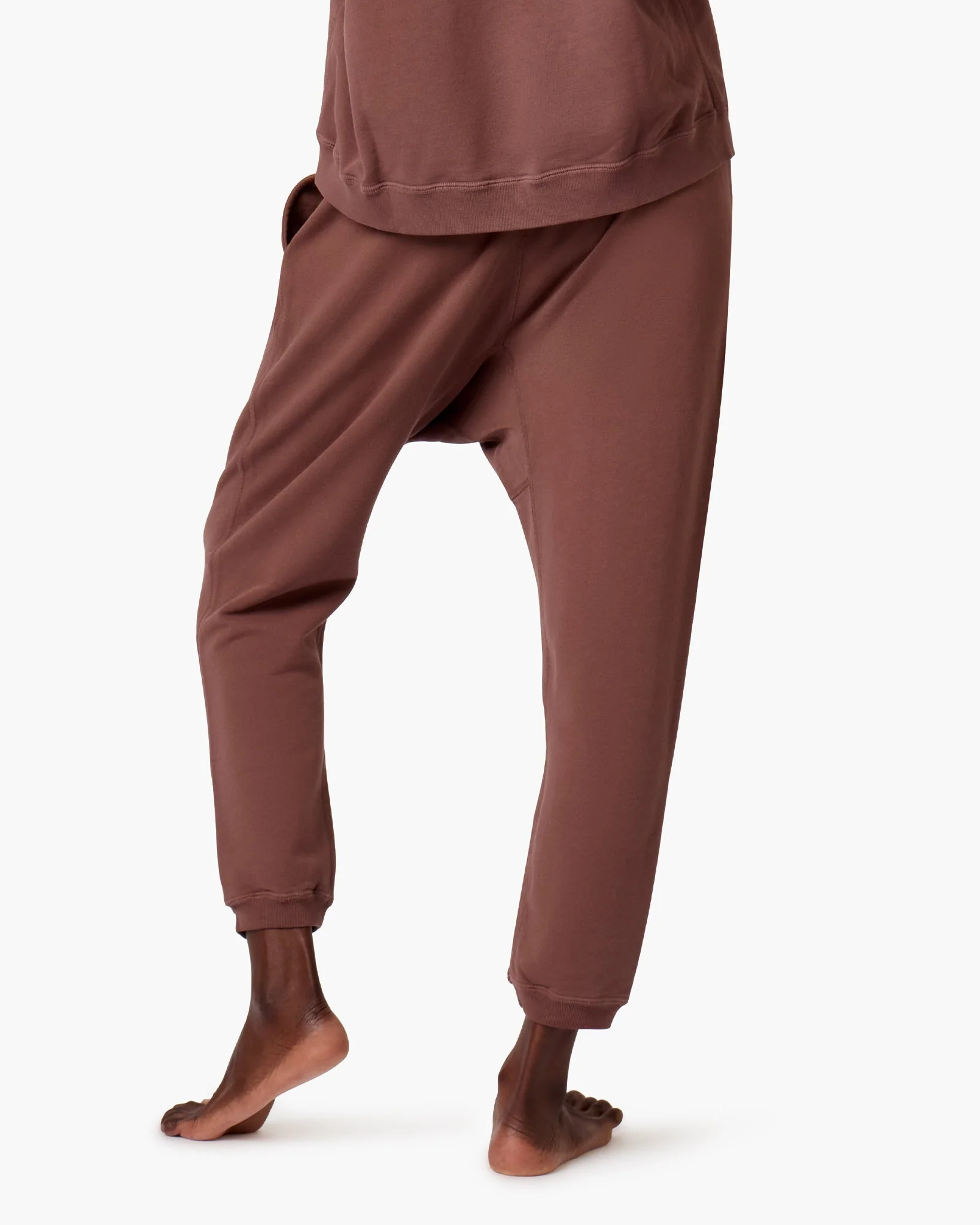 2920-core-jogger-cafe-1.webp