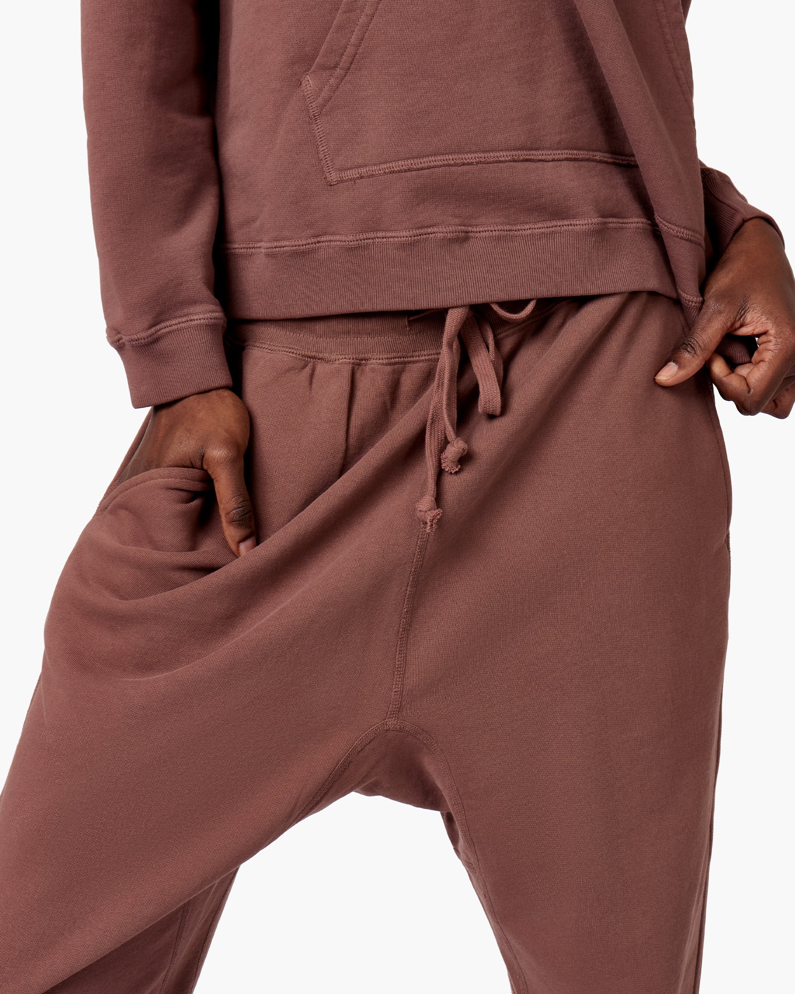 2920-core-jogger-cafe-1.webp