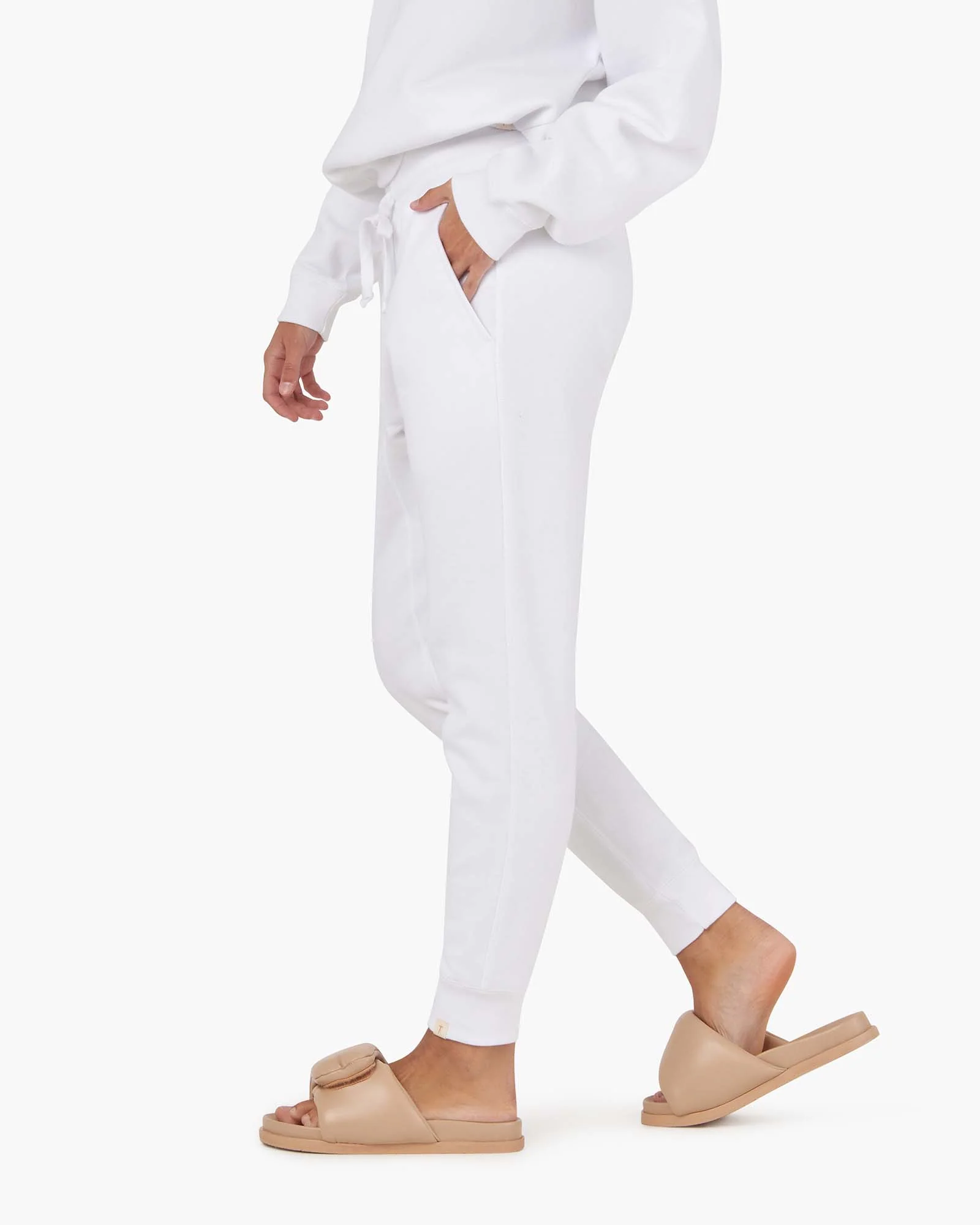 3202-core-fleece-sport-jogger-white-1.webp