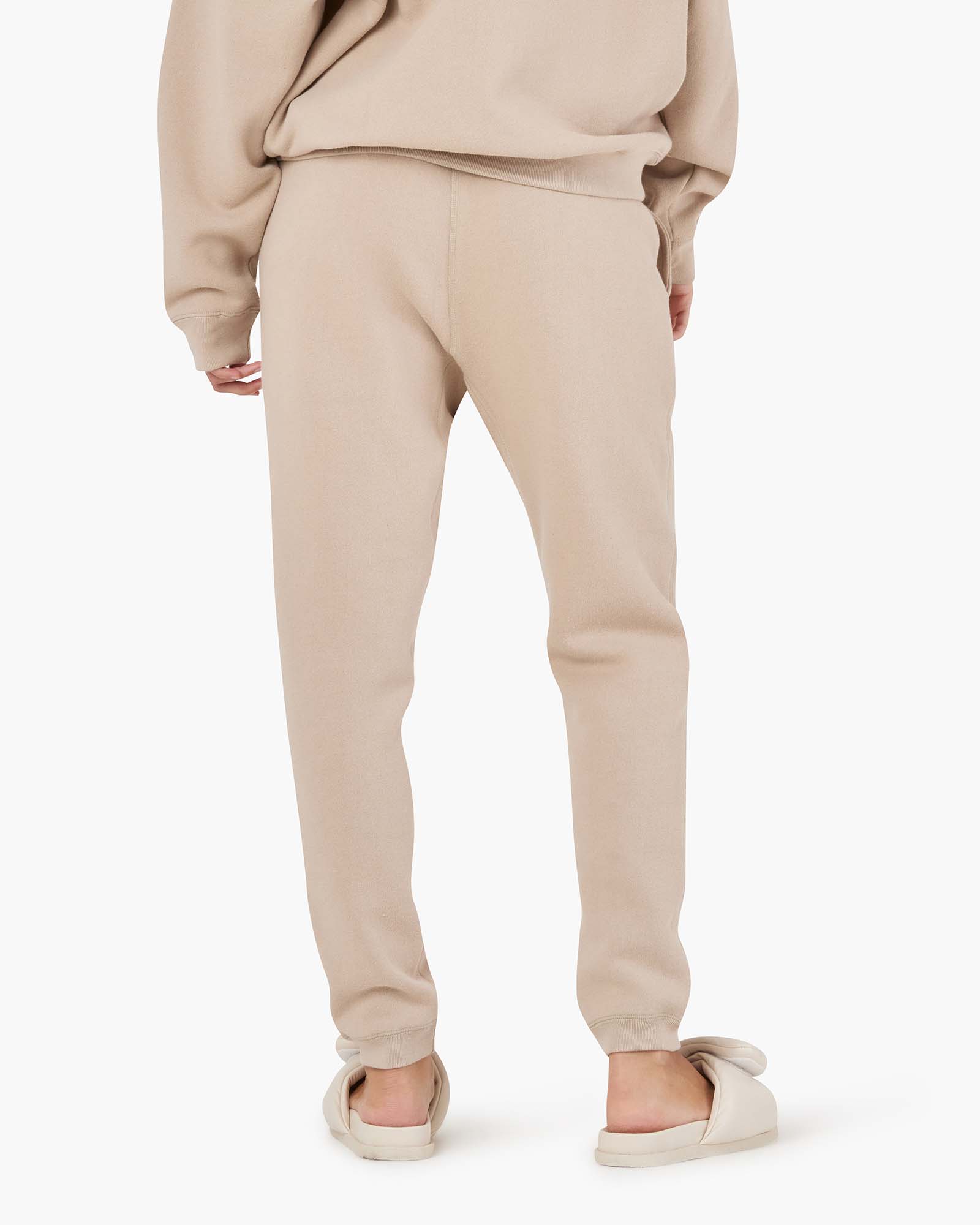 3218-core-fleece-jogger-sand-1.webp