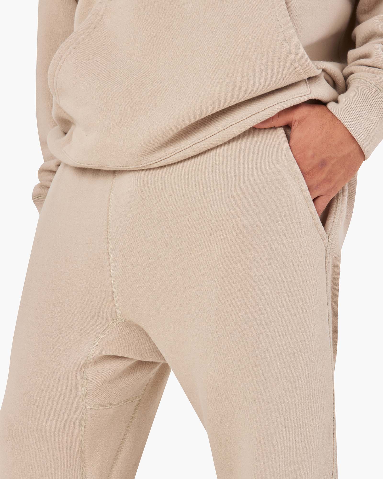 3218-core-fleece-jogger-sand-1.webp