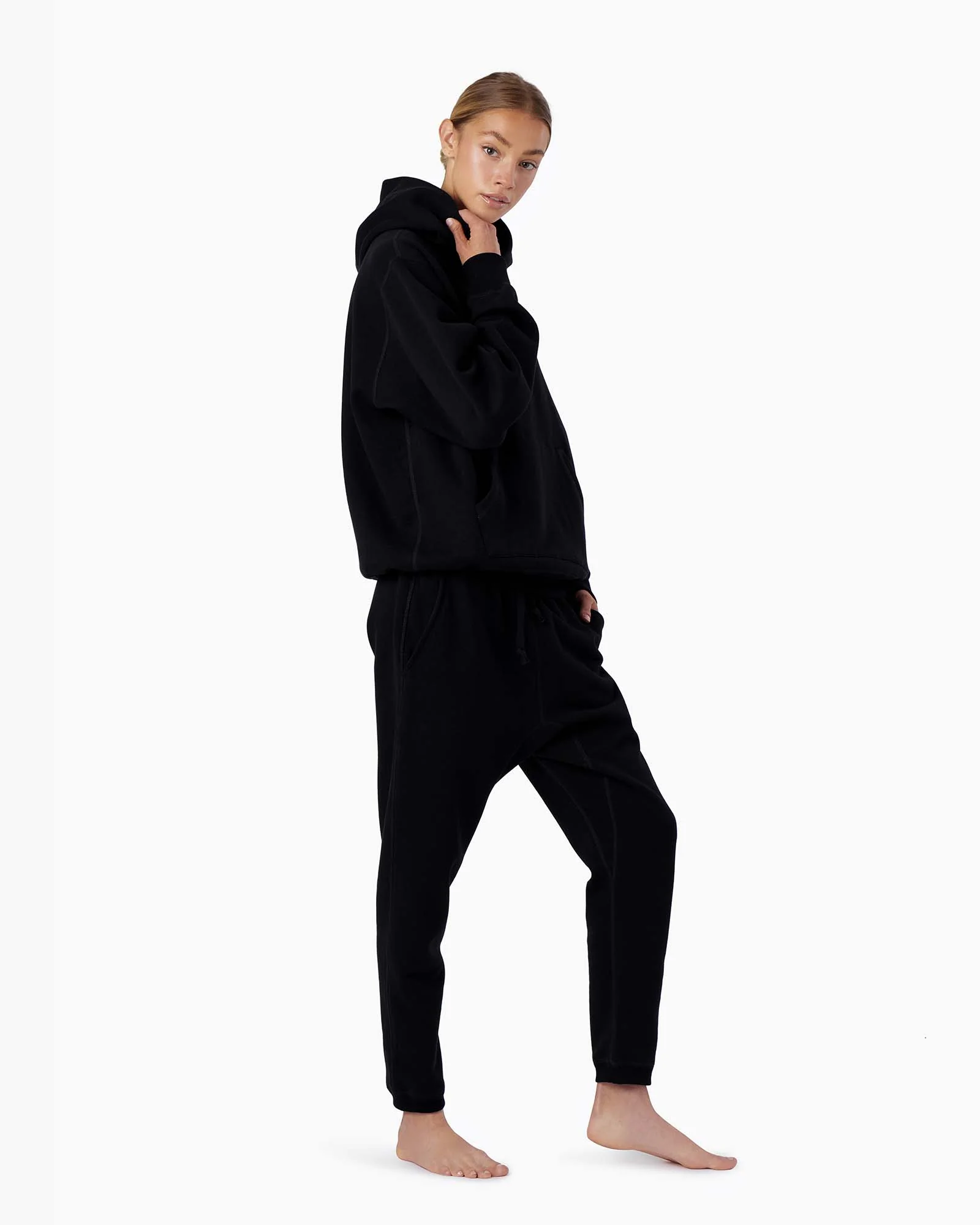 3234-core-fleece-hoodie-black-1.webp