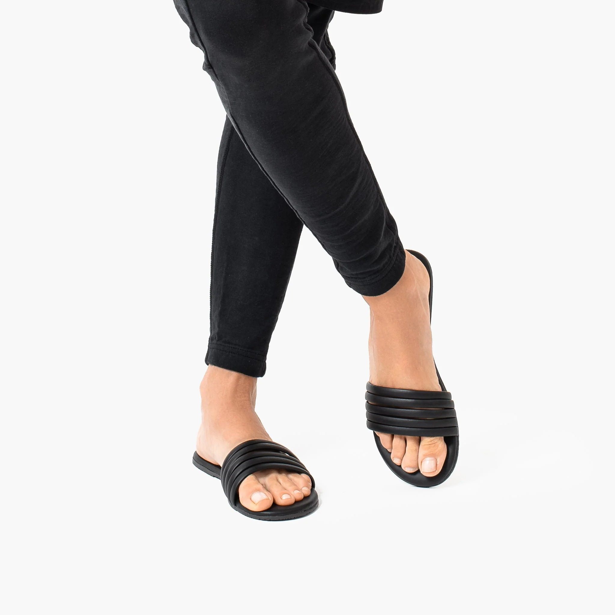 577-serena-black-1.webp