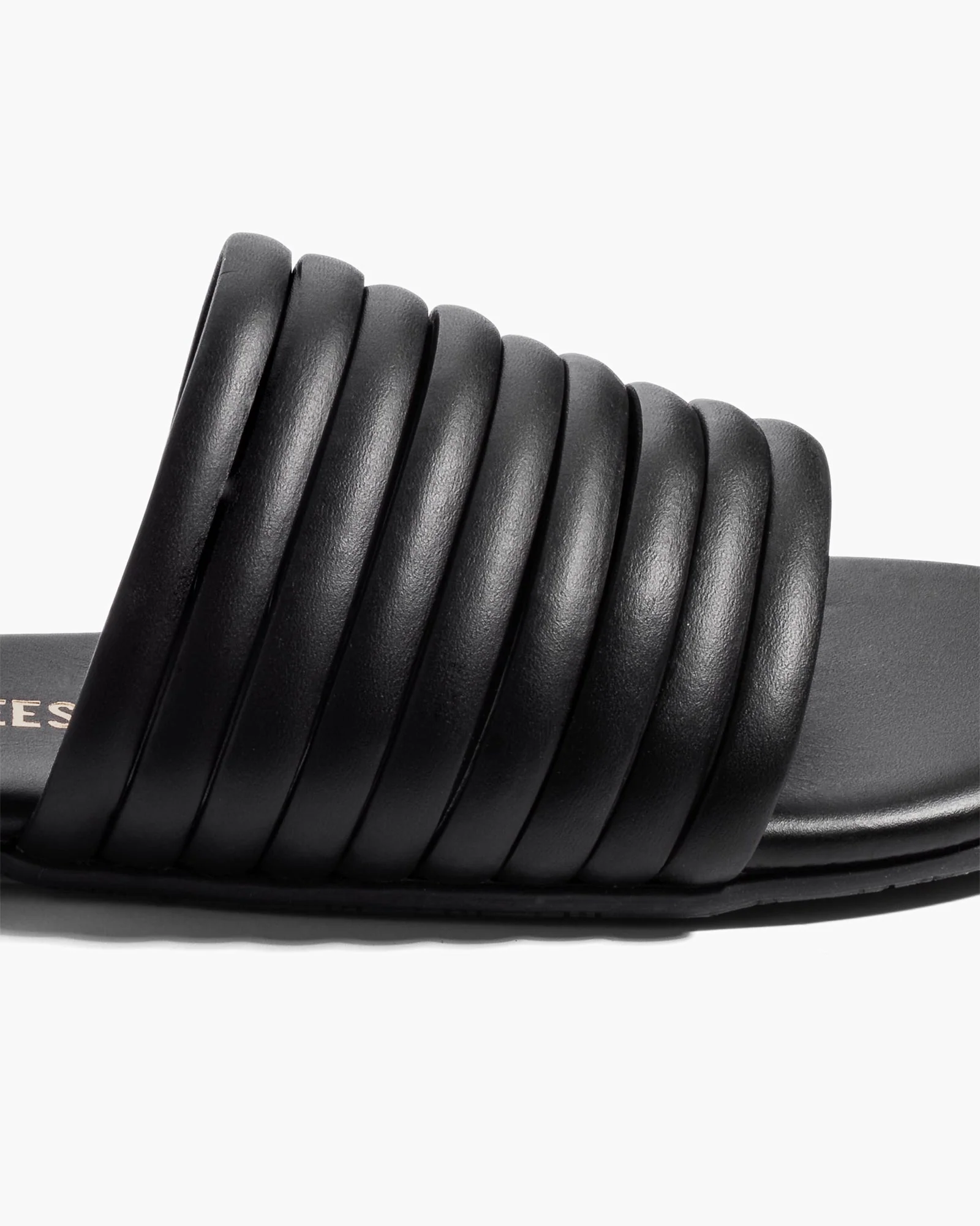 593-caro-black-1.webp