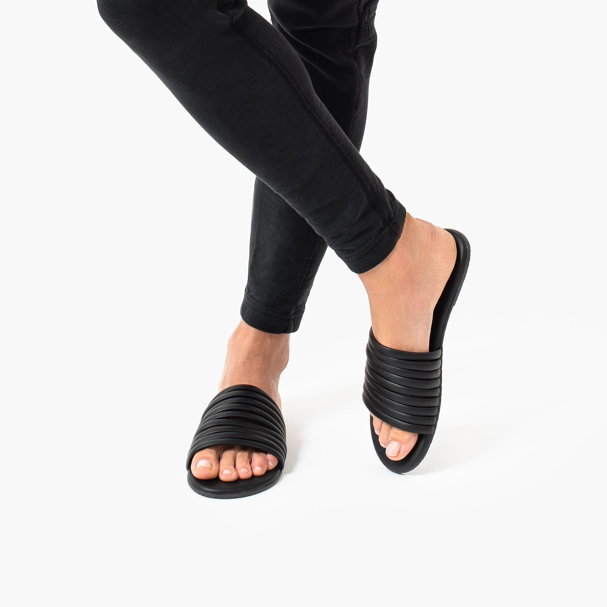 593-caro-black-1.webp