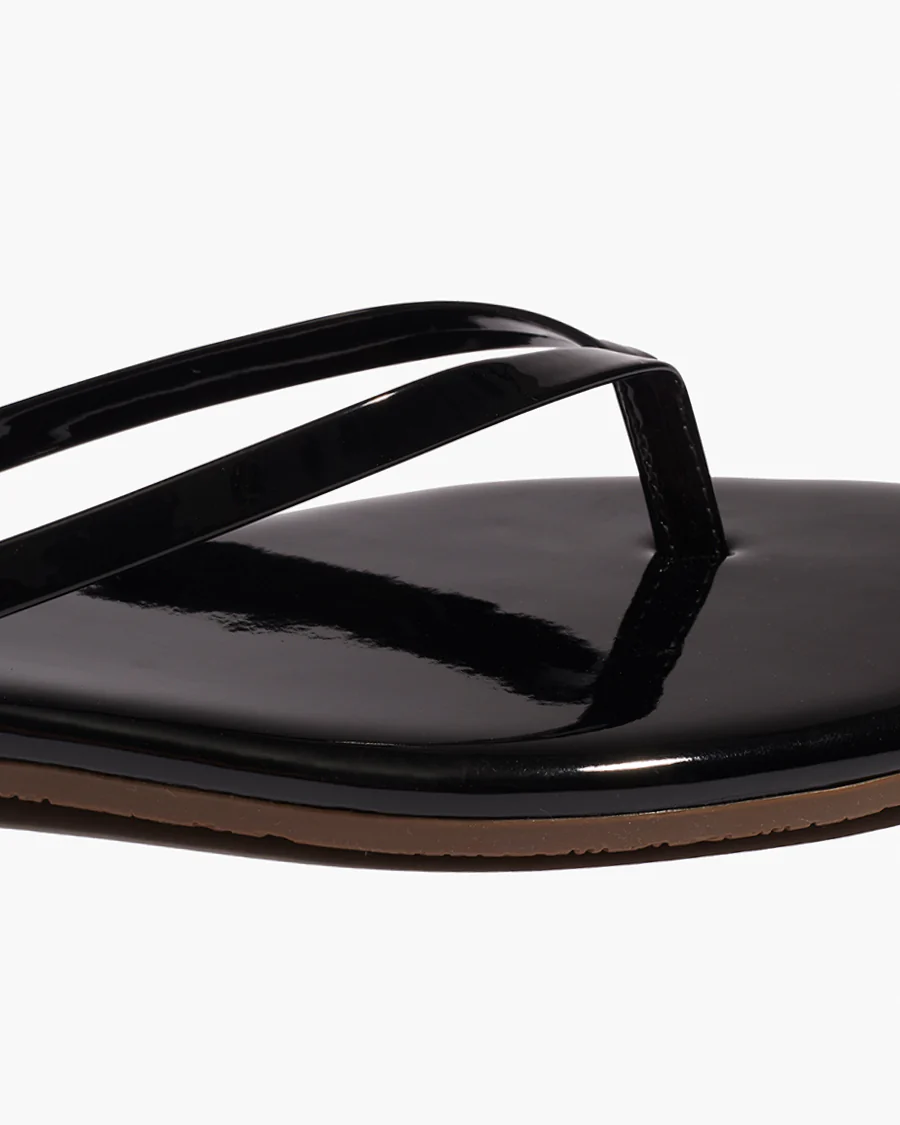 713-square-toe-lily-licorice-1.webp