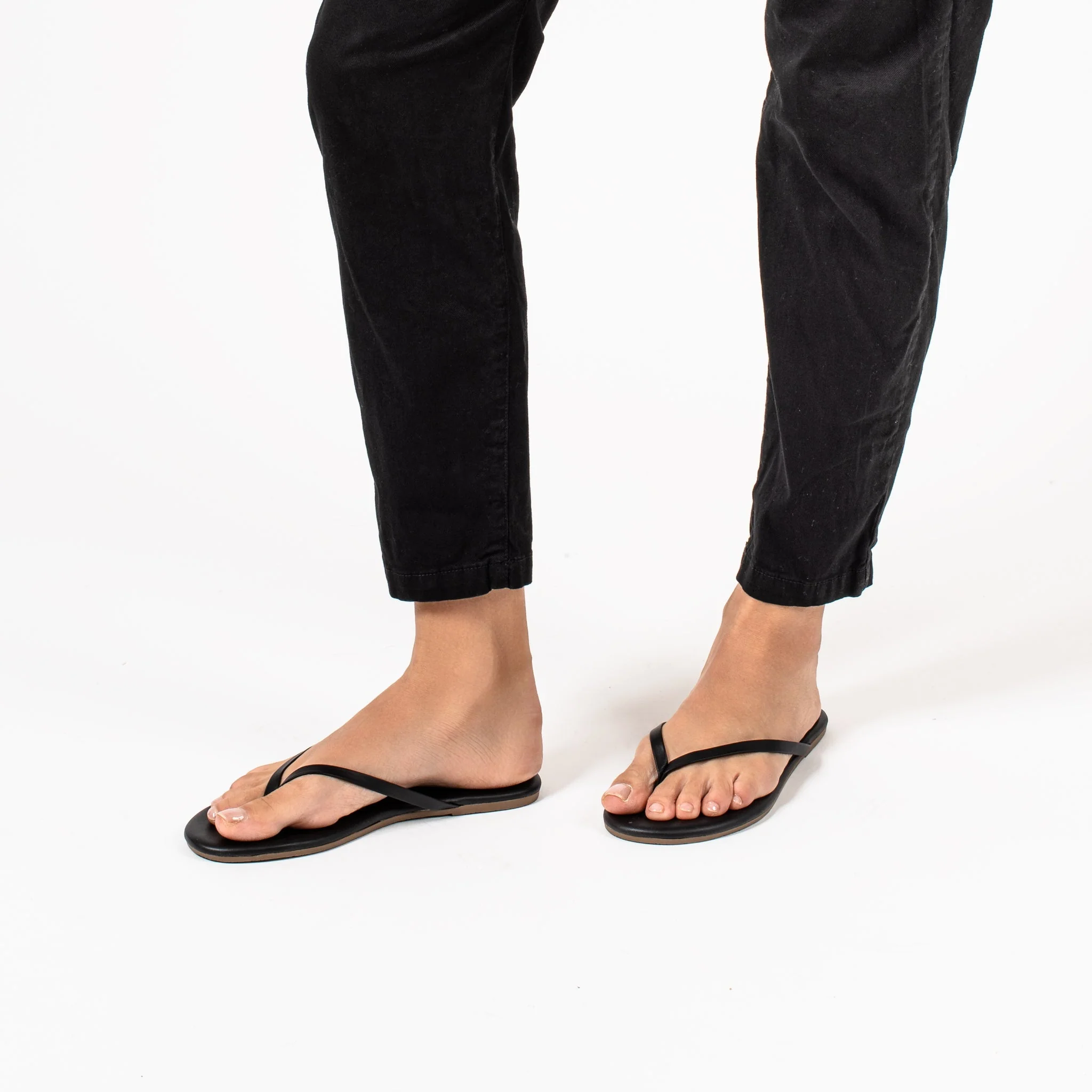 81-lily-liners-sable-1.webp