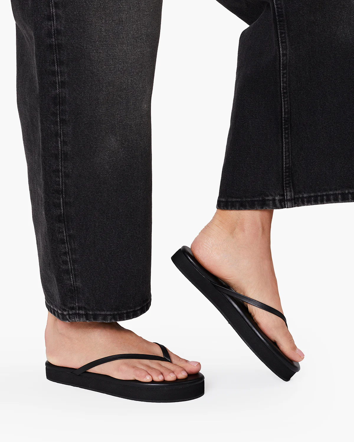 945-lily-platforms-sable-1.webp
